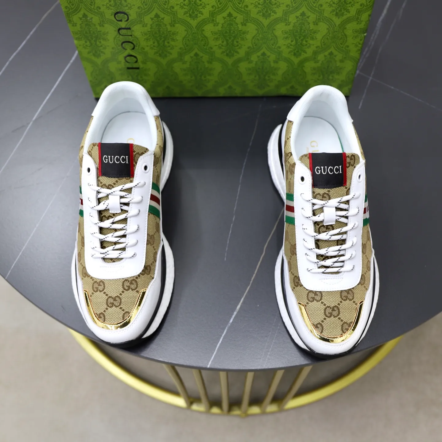 Ex-factory price: 462💰🙅‍♂️🙅‍♂️🙅‍♂️ Brand: GUCCI Standard code: 38-44 (45 customized) Grade: Same as the official website Material: Original material splicing Comfortable and breathable lining Lightweight and wear-resistant sports outsole Style category: Men's fashionable casual shoes Running sneakers Distinguished luxury brand elements Top luxury Color: actual picture color